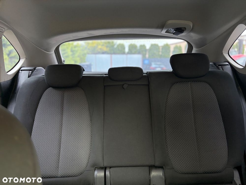 BMW Seria 2 218d - 27