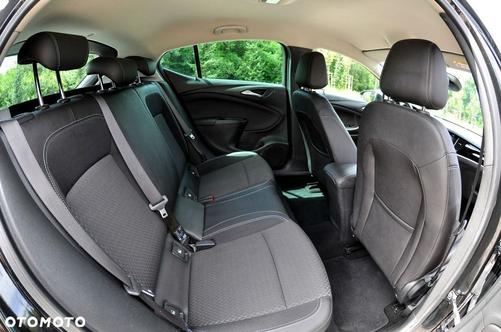 Opel Astra 1.4 T Dynamic S&S - 9