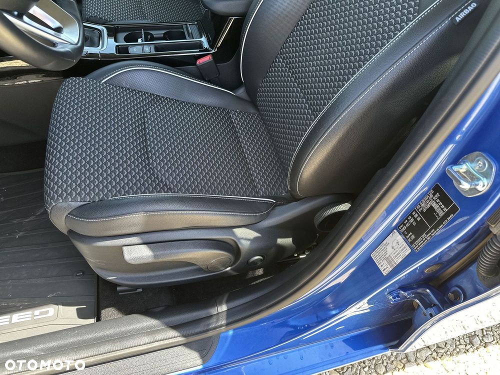 Kia Ceed - 12