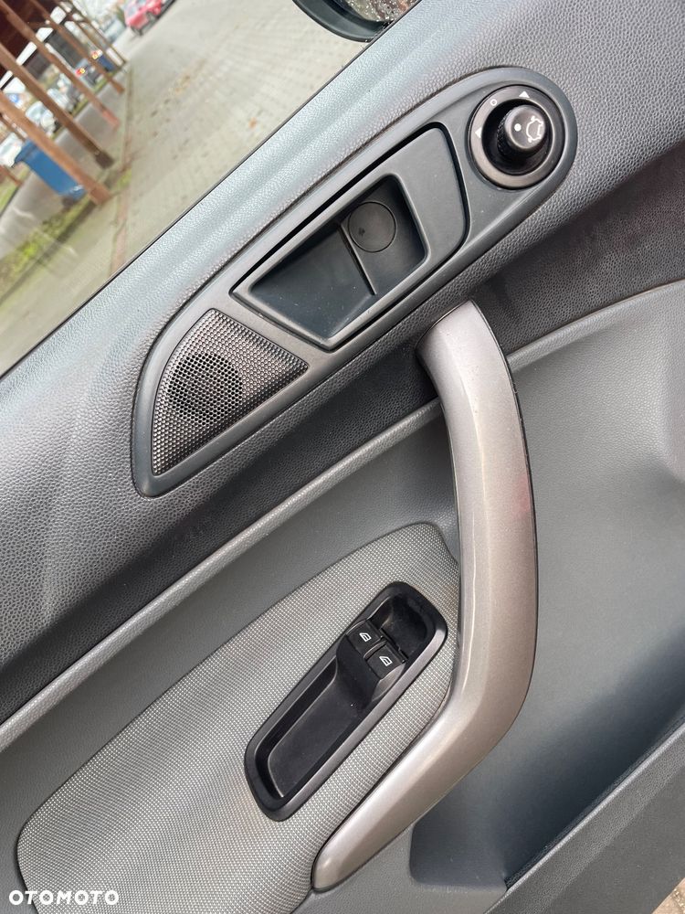 Ford Fiesta 1.25 Trend Edition - 24