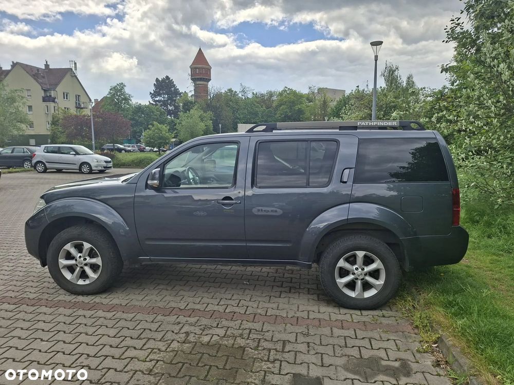 Nissan Pathfinder 2.5 D SE - 2