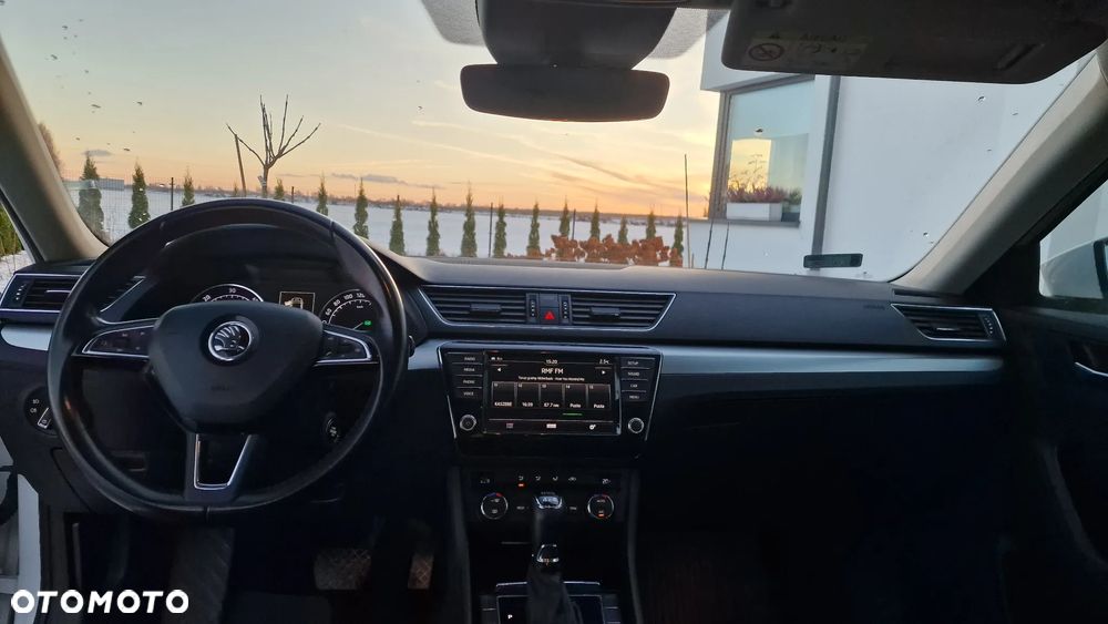 Skoda Superb 2.0 TDI Ambition DSG - 33