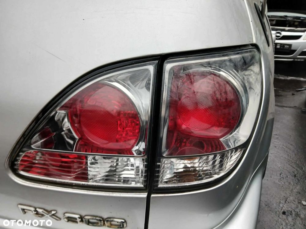 Lexus RX 300 2002 rok Lampa tylna lewa, prawa w błotnik - 2