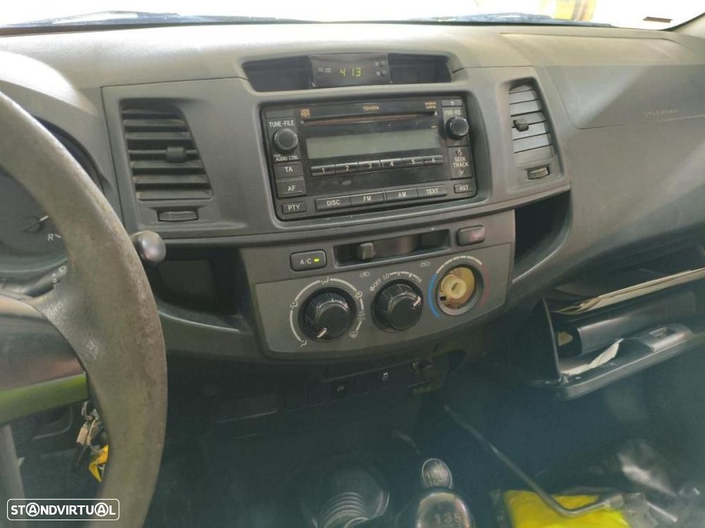 Toyota Hilux 2.5 D-4D 4WD CS AC c/IVA - 6