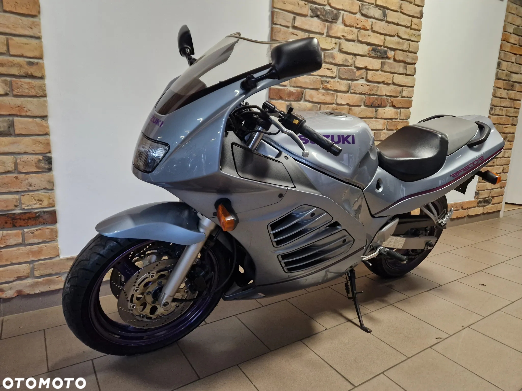 Suzuki RF - 17