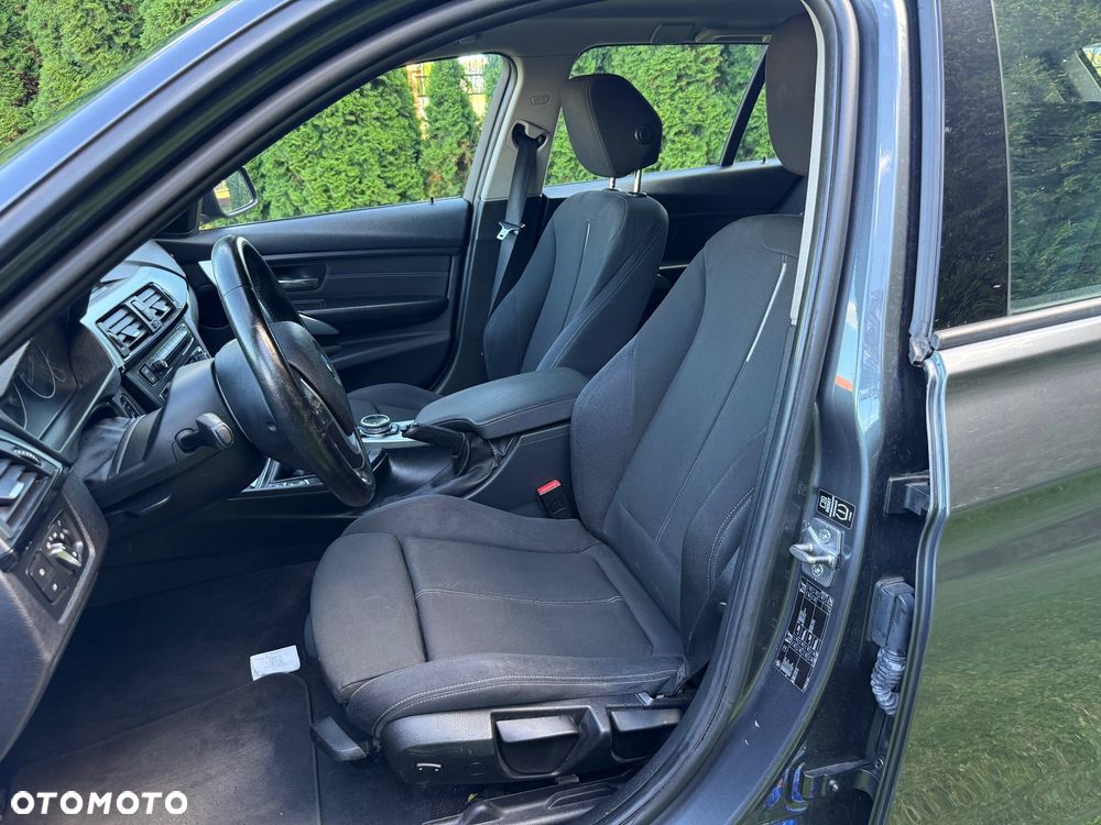 BMW Seria 3 318d DPF Touring Edition Sport - 8