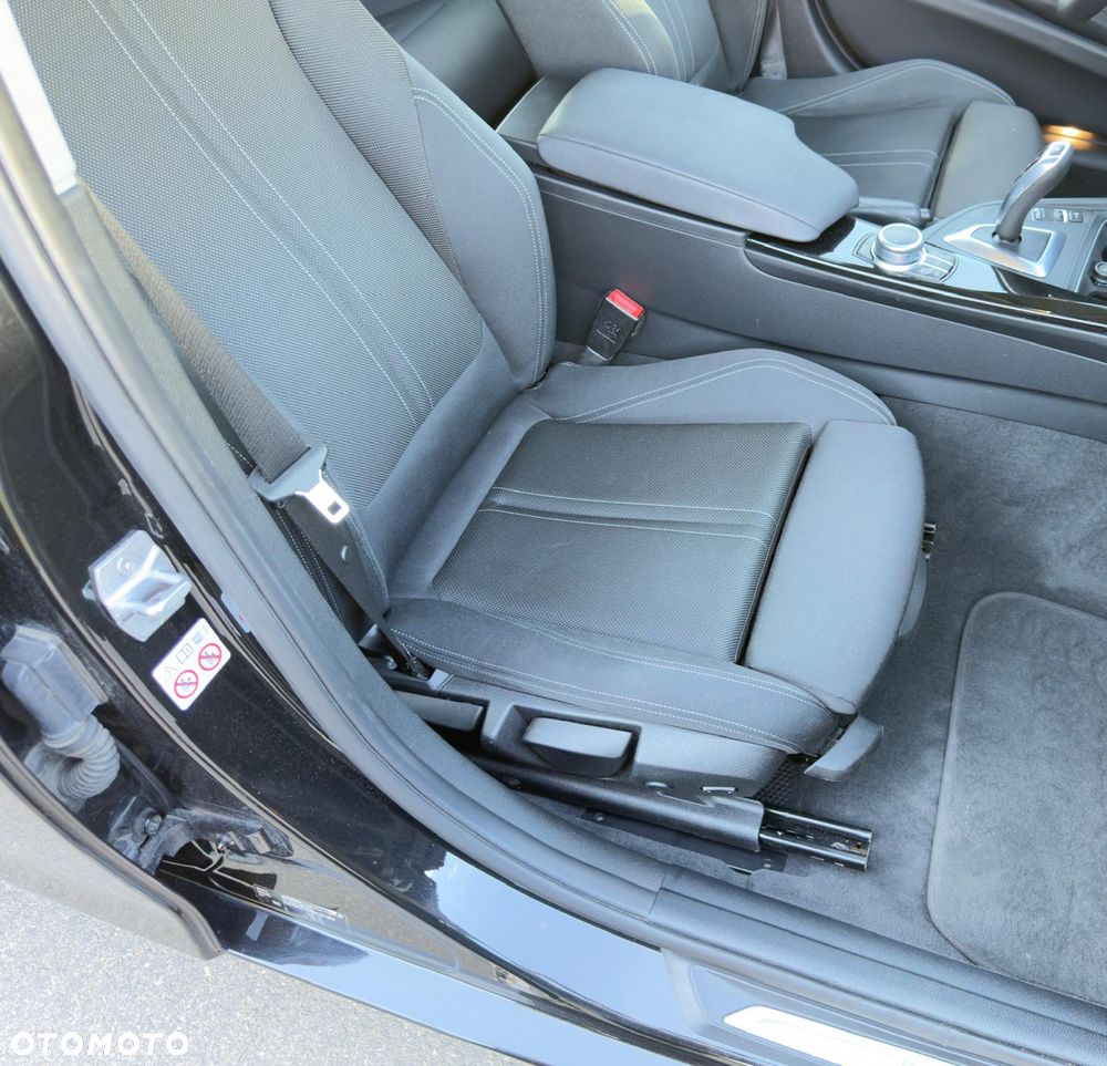 BMW Seria 3 320i GPF xDrive Sport Line Shadow - 29