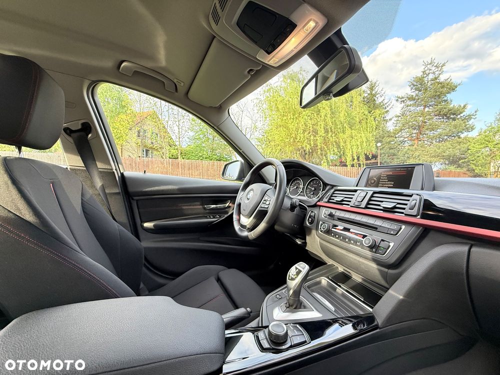 BMW Seria 3 328i xDrive Sport Line - 26