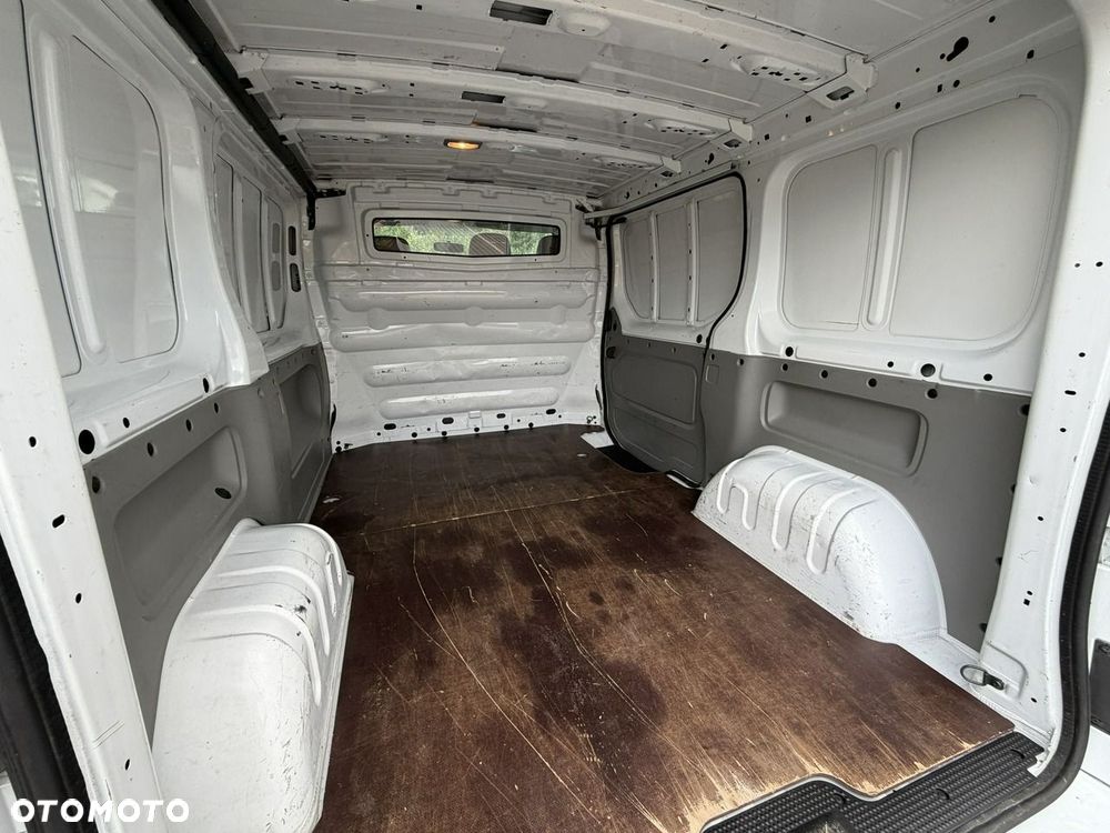 Opel Vivaro - 8
