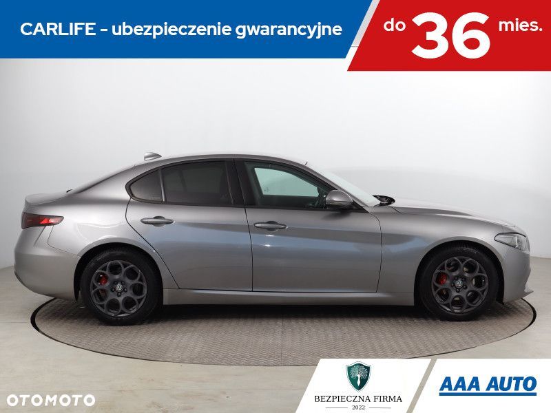 Alfa Romeo Giulia - 8