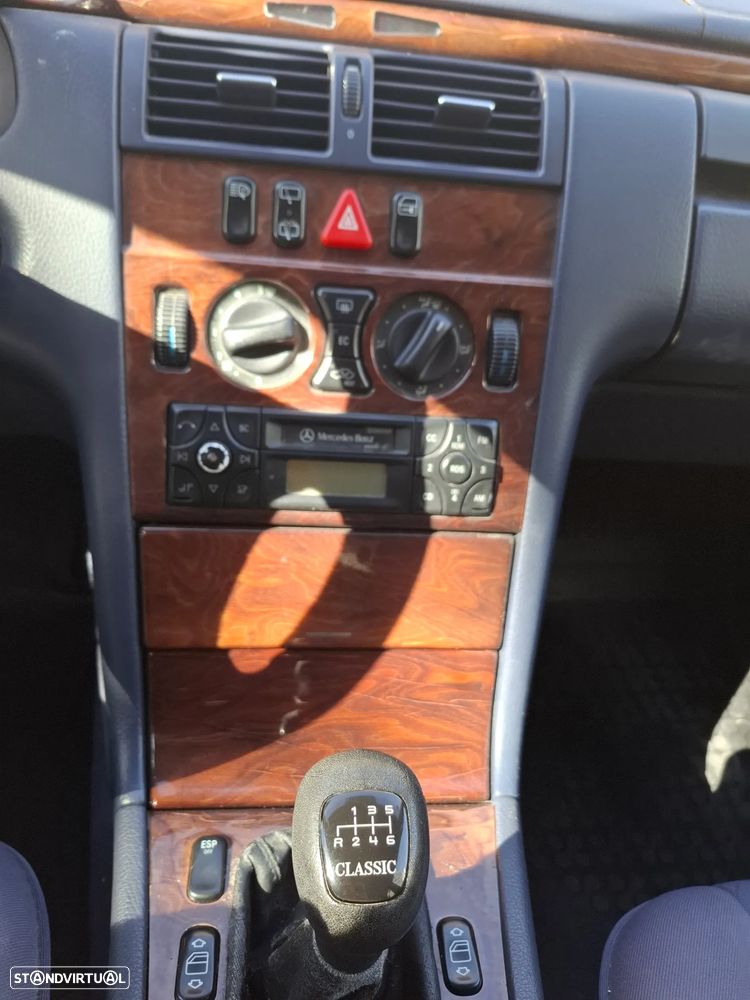 Mercedes-Benz E 200 Classic - 9