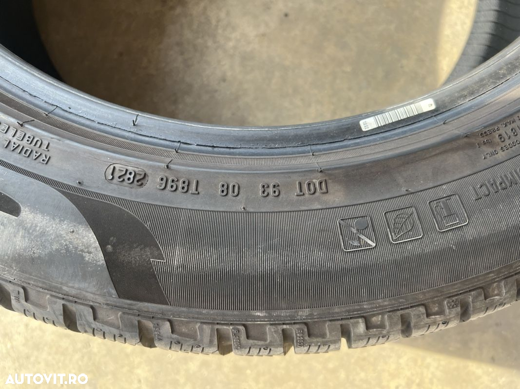 vând 2 anvelope 235/55/19 Pirelli runflat de iarnă ca noi - 8