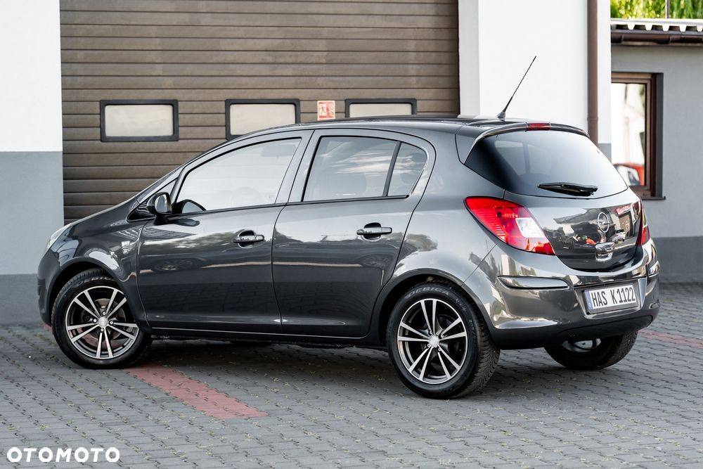 Opel Corsa 1.4 16V Cosmo - 11
