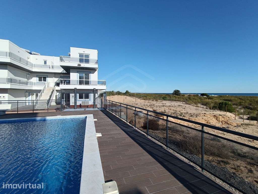 Apartamentos T2 e T4 em condomínio privado com piscina junto à Prai... - Grande imagem: 5/19