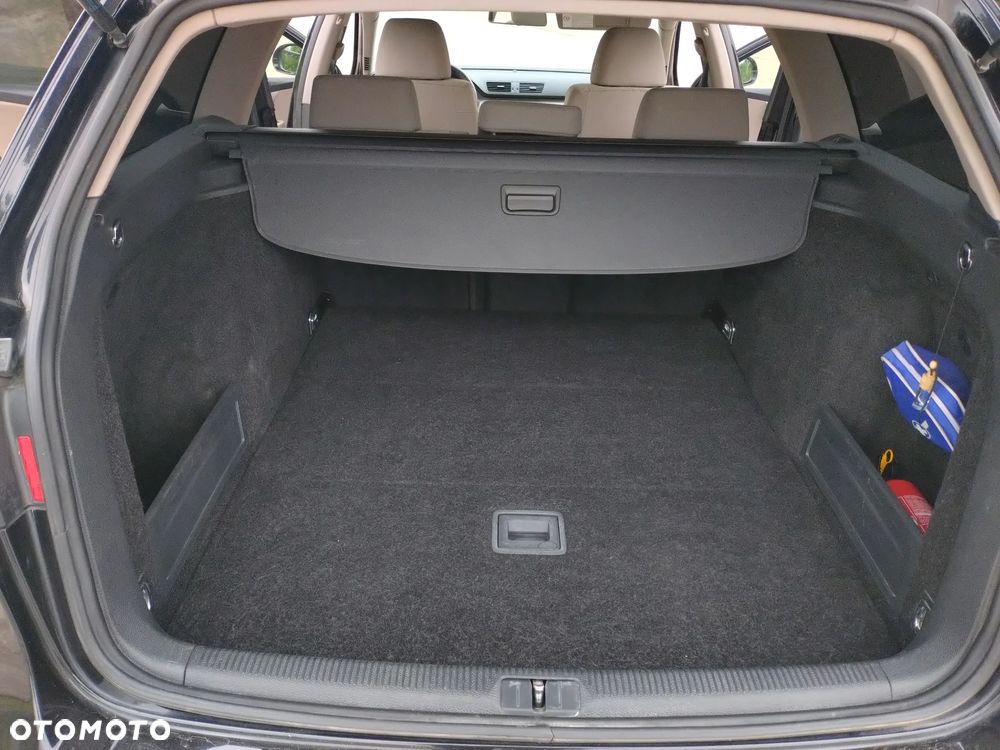 Volkswagen Passat 2.0 TDI Comfortline R-Style - 13