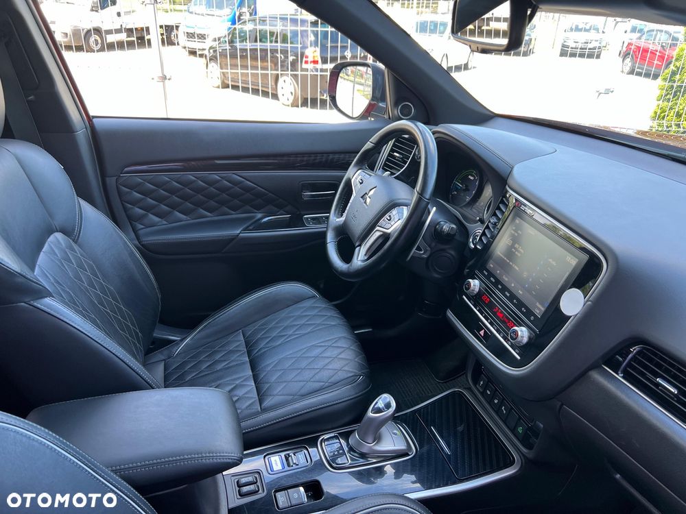 Mitsubishi Outlander 2.4 4WD Diamant - 11