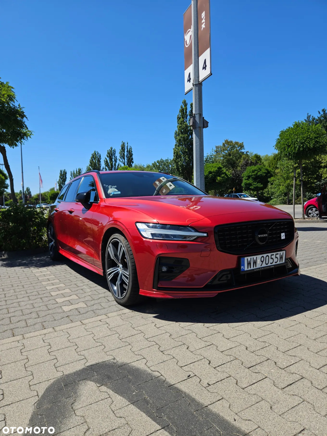 Volvo V60 D4 AWD R-Design - 4
