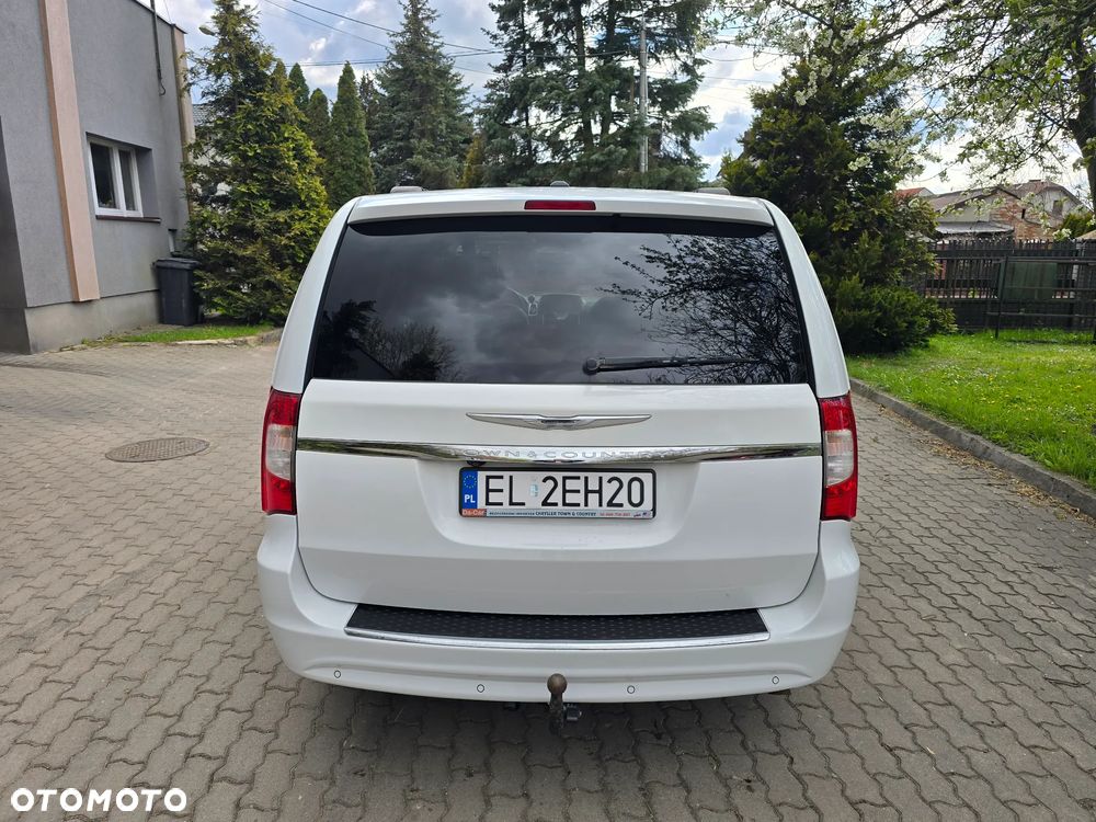 Chrysler Town & Country - 6