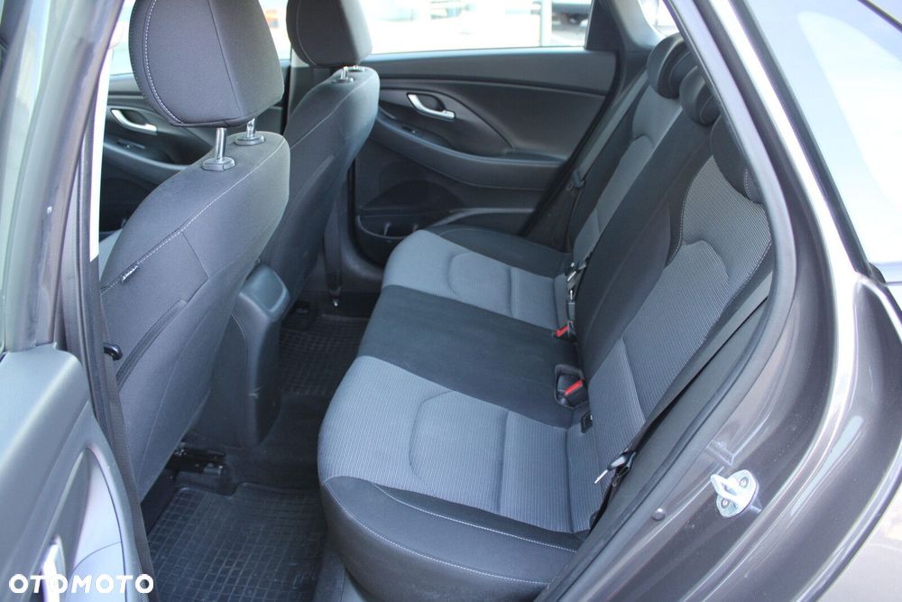 Hyundai i30 1.4 T-GDI Classic + DCT - 12