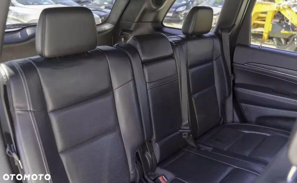 Jeep Grand Cherokee - 16