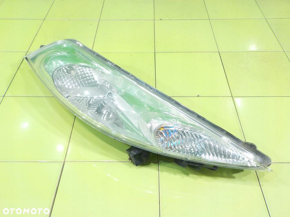 NISSAN JUKE F15 I 1.5 DCI 11r 5D lampa prawa przod - 1