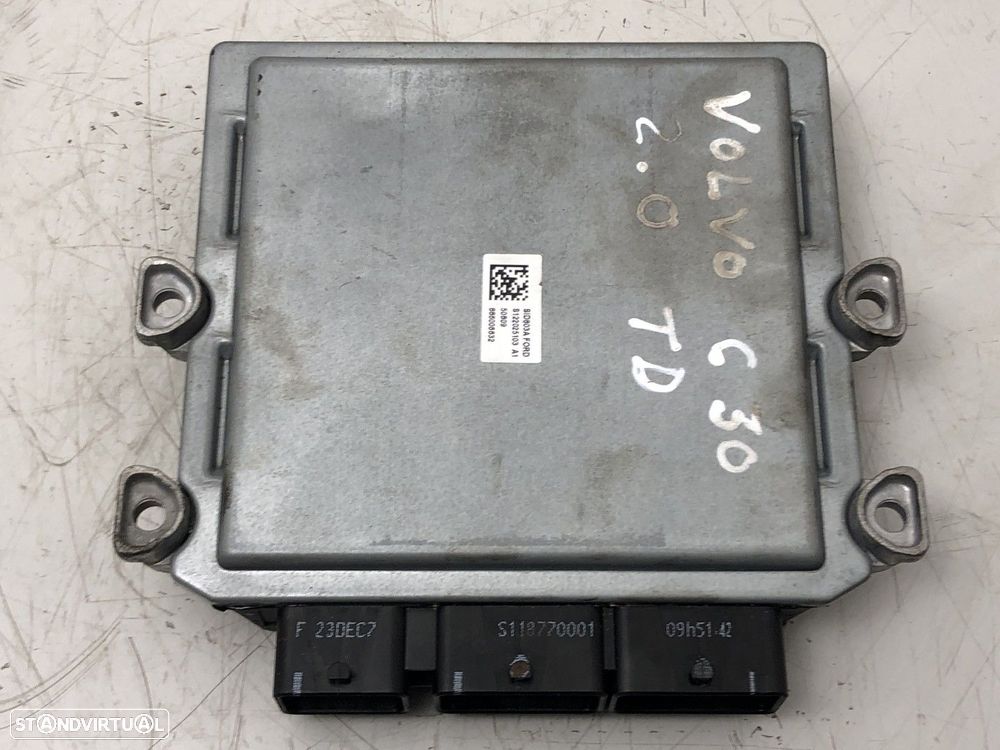 Centralina do motor ECU Usado VOLVO C30 2.0 D | 10.06 - 12.12 REF. 31211071AA MO... - 3