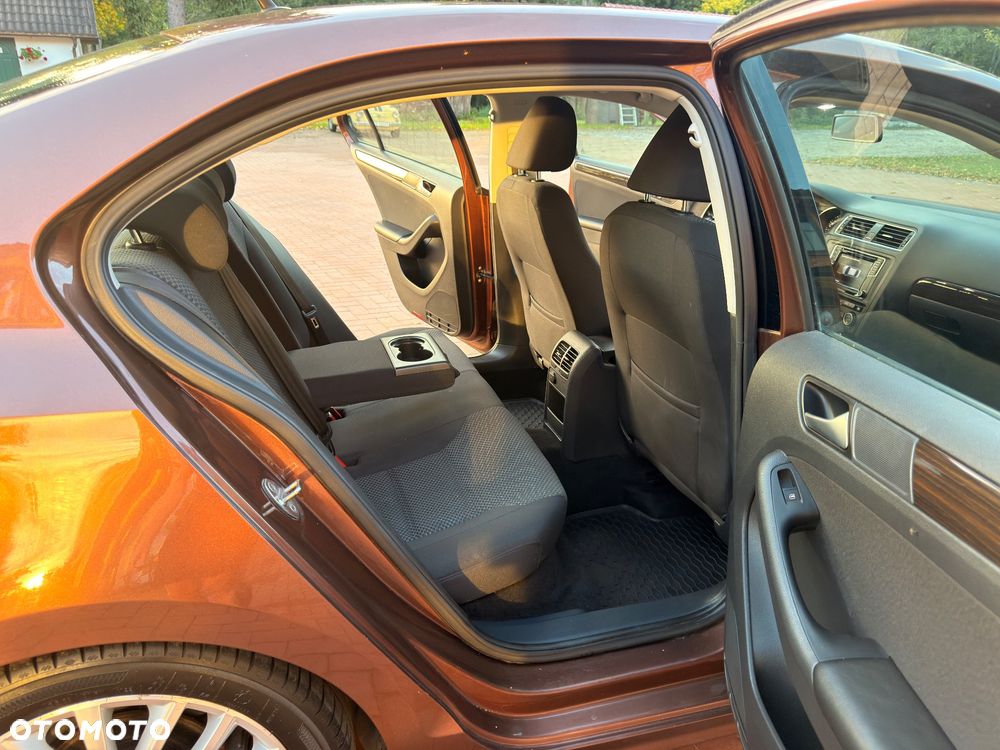 Volkswagen Jetta - 12