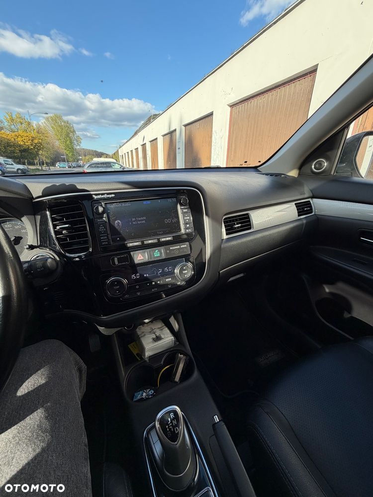 Mitsubishi Outlander - 9