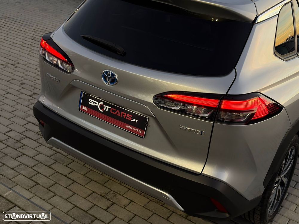 Toyota Corolla Cross 2.0 Hybrid Luxury - 37