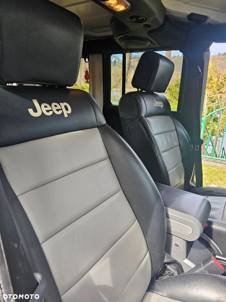 Jeep Wrangler Unlimited 2.8 CRD Sahara - 28