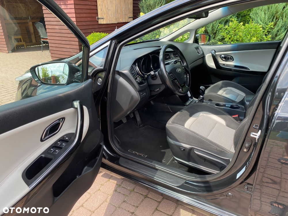Kia Ceed - 10