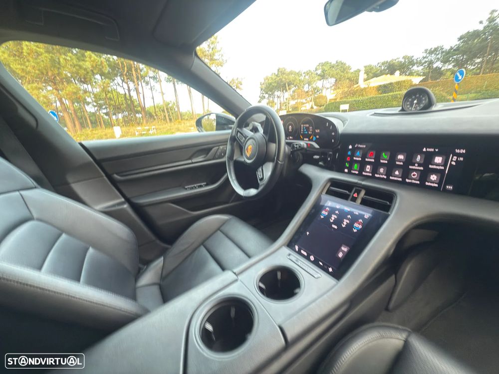 Porsche Taycan Cross Turismo 4 - 35