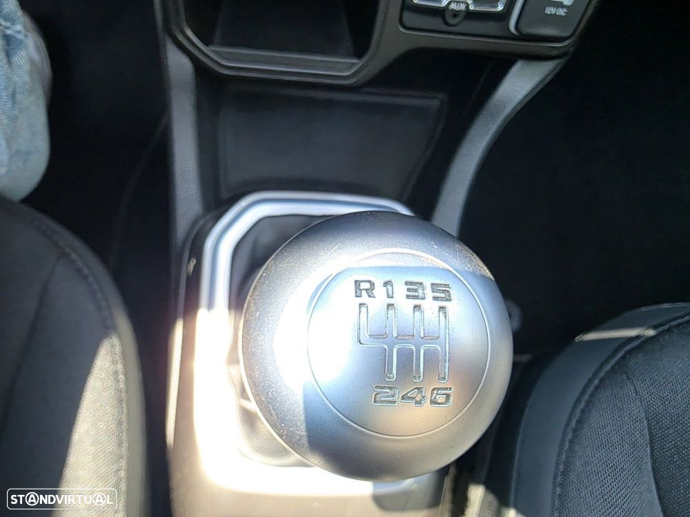 Jeep Renegade 1.0 T Limited - 19