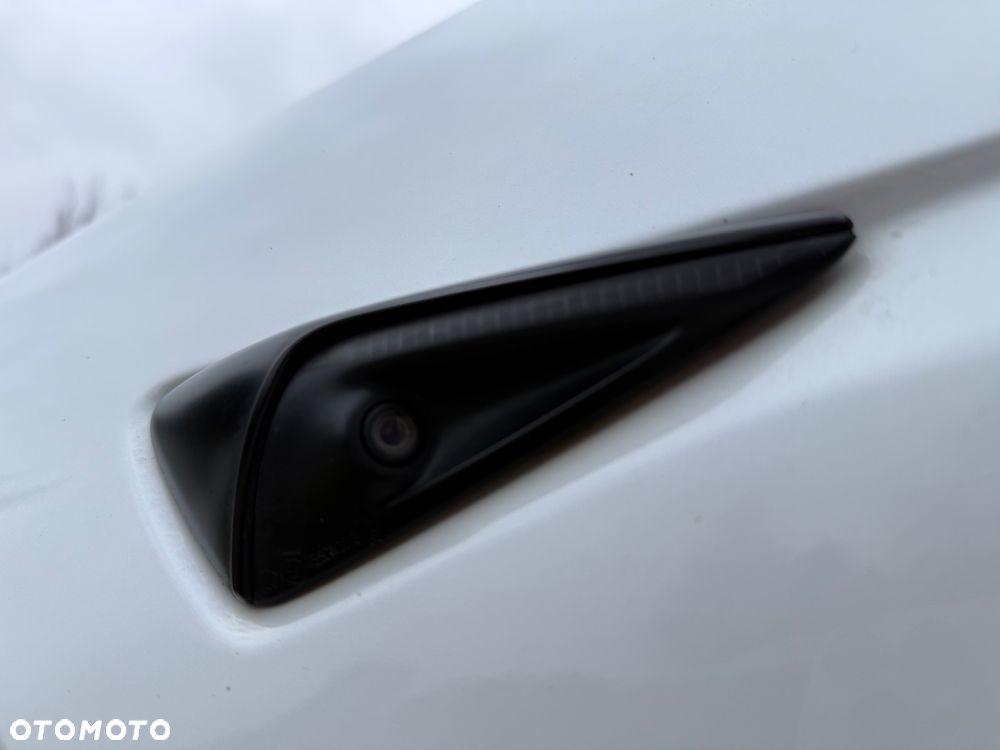 Tesla Model Y Long Range AWD - 20