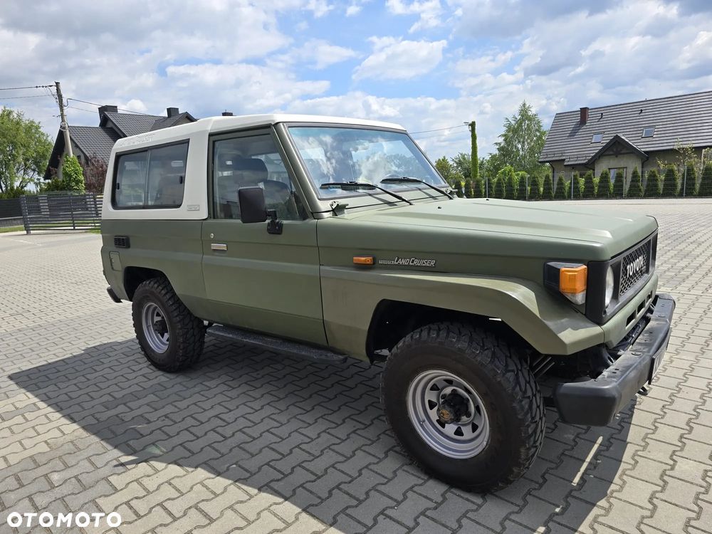 Toyota Land Cruiser - 1