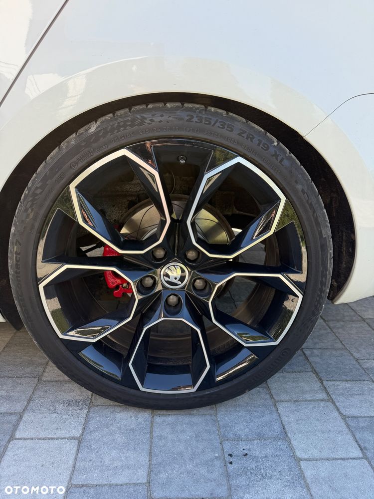 Skoda Octavia 2.0 TDI DSG RS - 9