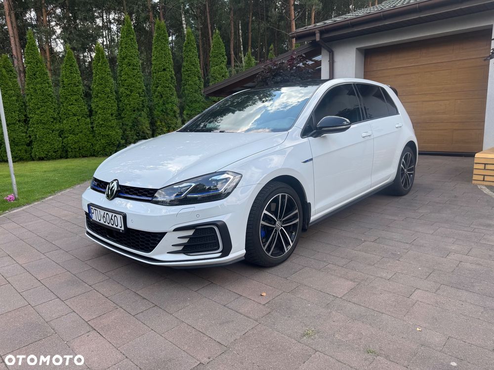 Volkswagen Golf - 1