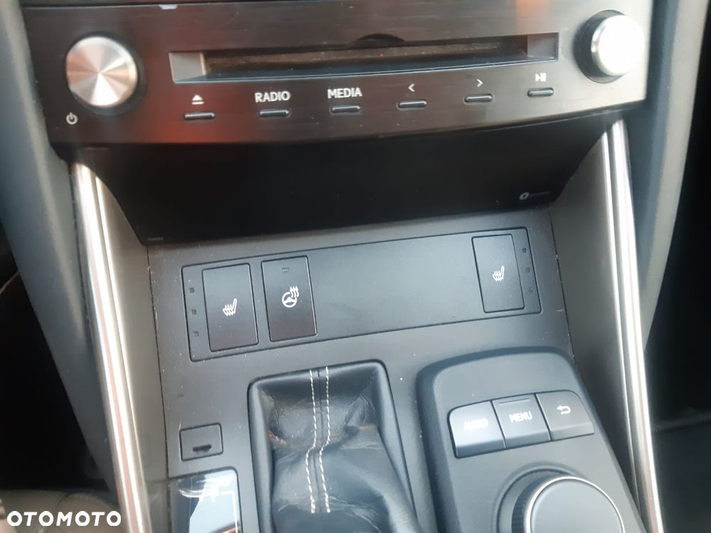 Lexus IS 300h Comfort - 15