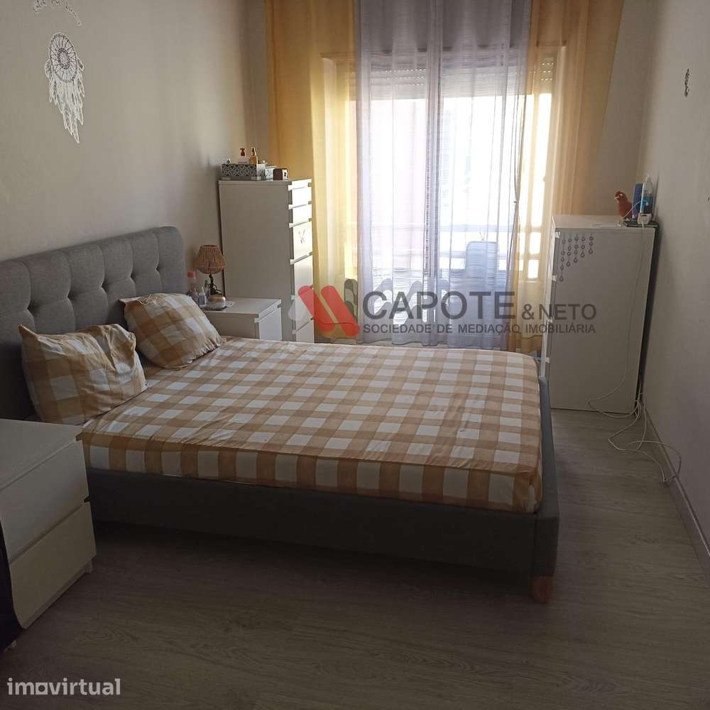 Quarto Mobilado - Pinheirinhos - Grande imagem: 3/3
