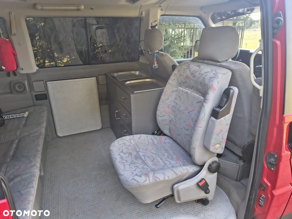 Volkswagen Multivan - 9