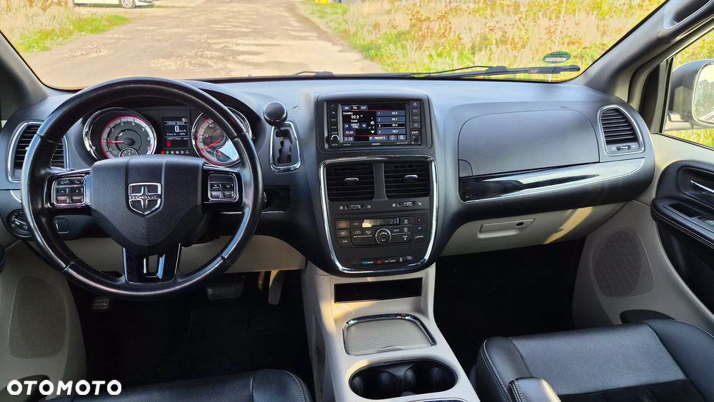 Dodge Grand Caravan - 12