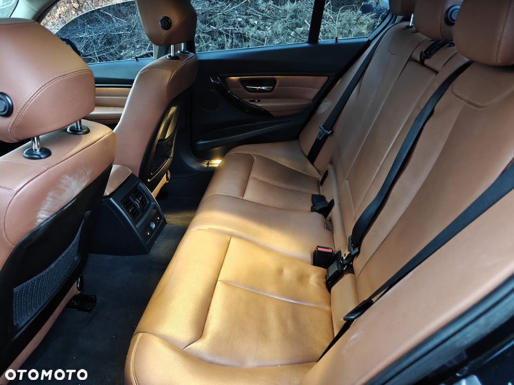 BMW Seria 3 328i xDrive Sport Line - 10