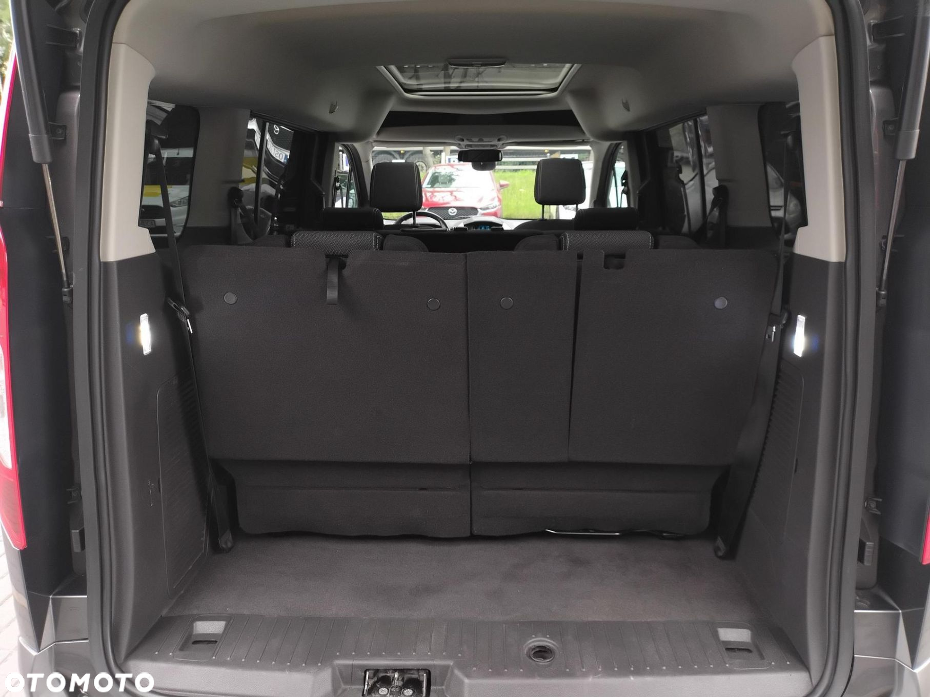 Ford Tourneo Connect Grand - 31