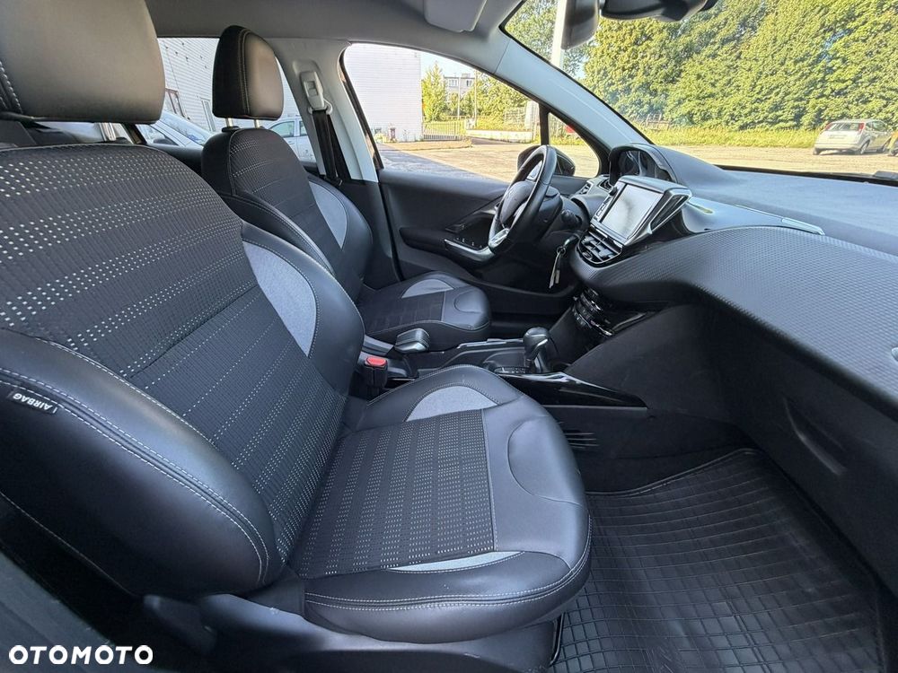 Peugeot 2008 1.2 Pure Tech GPF Active S&S EAT6 - 33