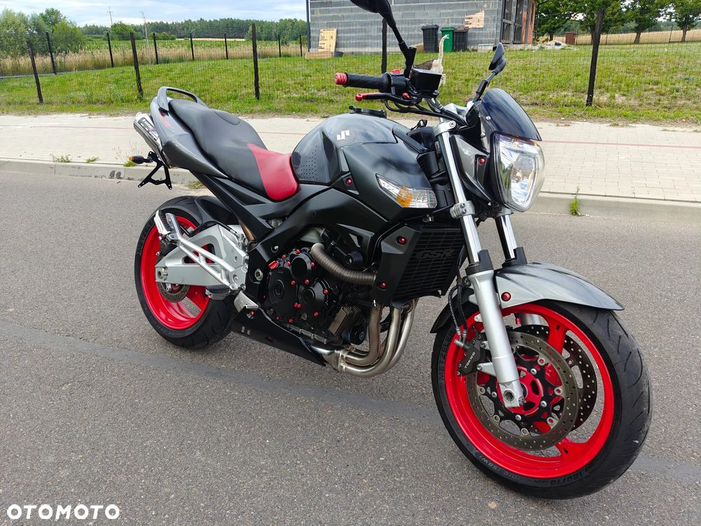 Suzuki GSR - 7
