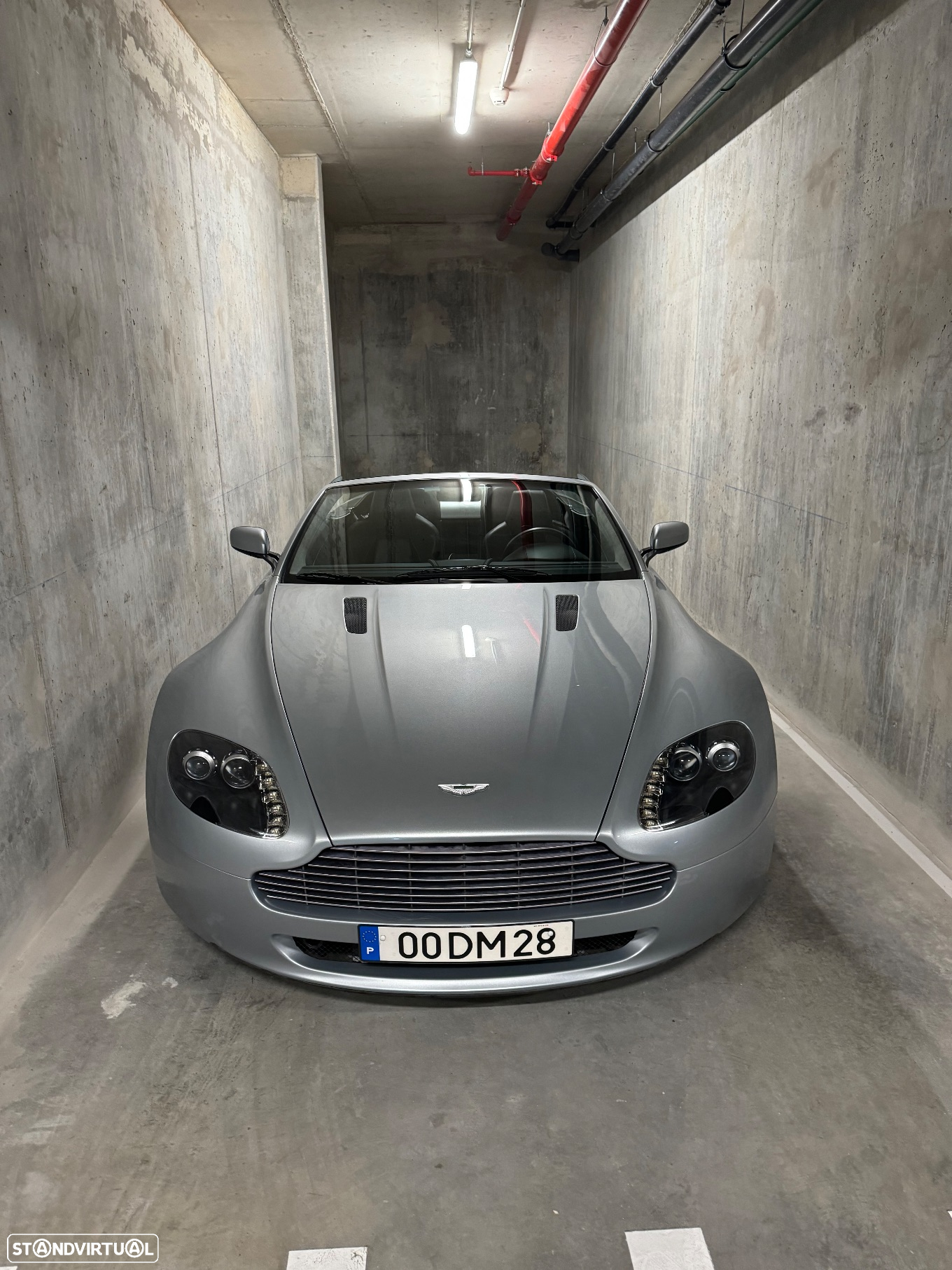 Aston Martin Vantage Roadster - 14