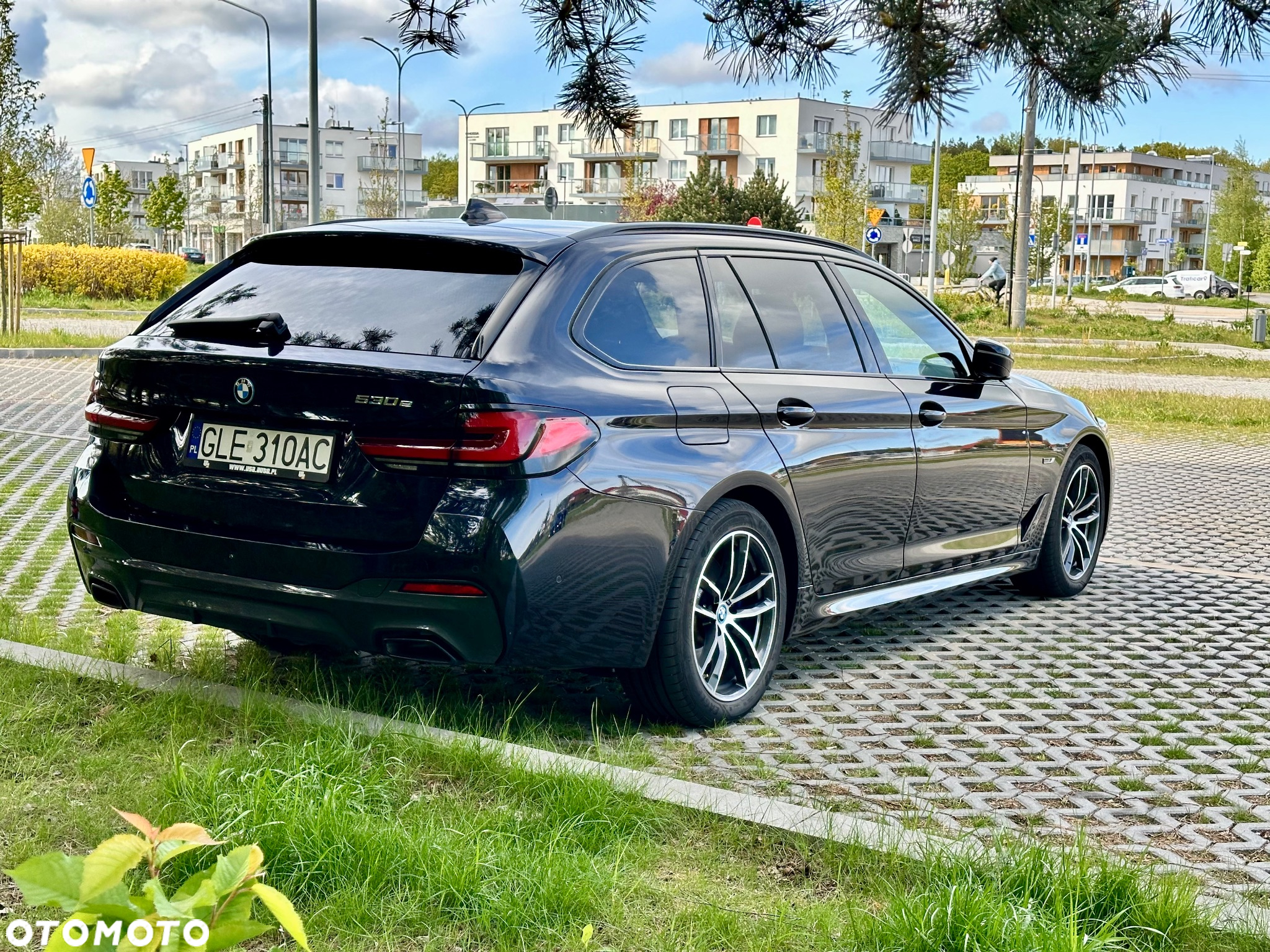 BMW Seria 5 530e Touring - 34