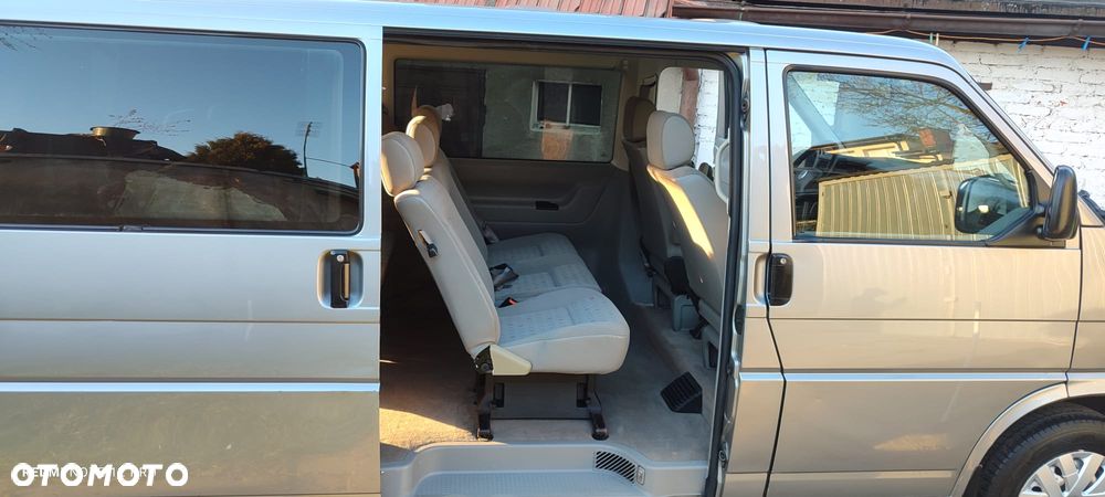 Volkswagen Caravelle - 24