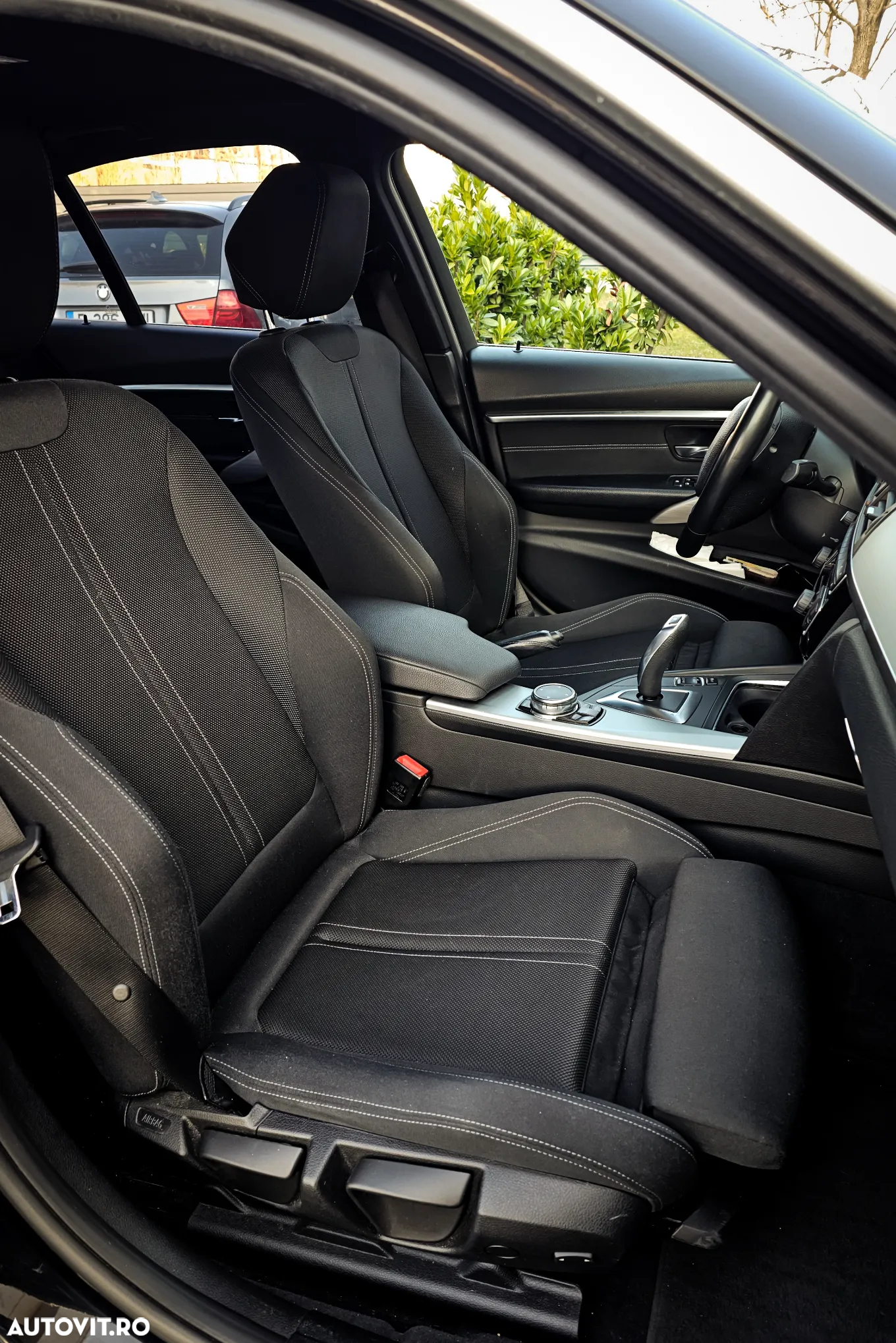 BMW Seria 3 318i Aut. Sport Line - 24