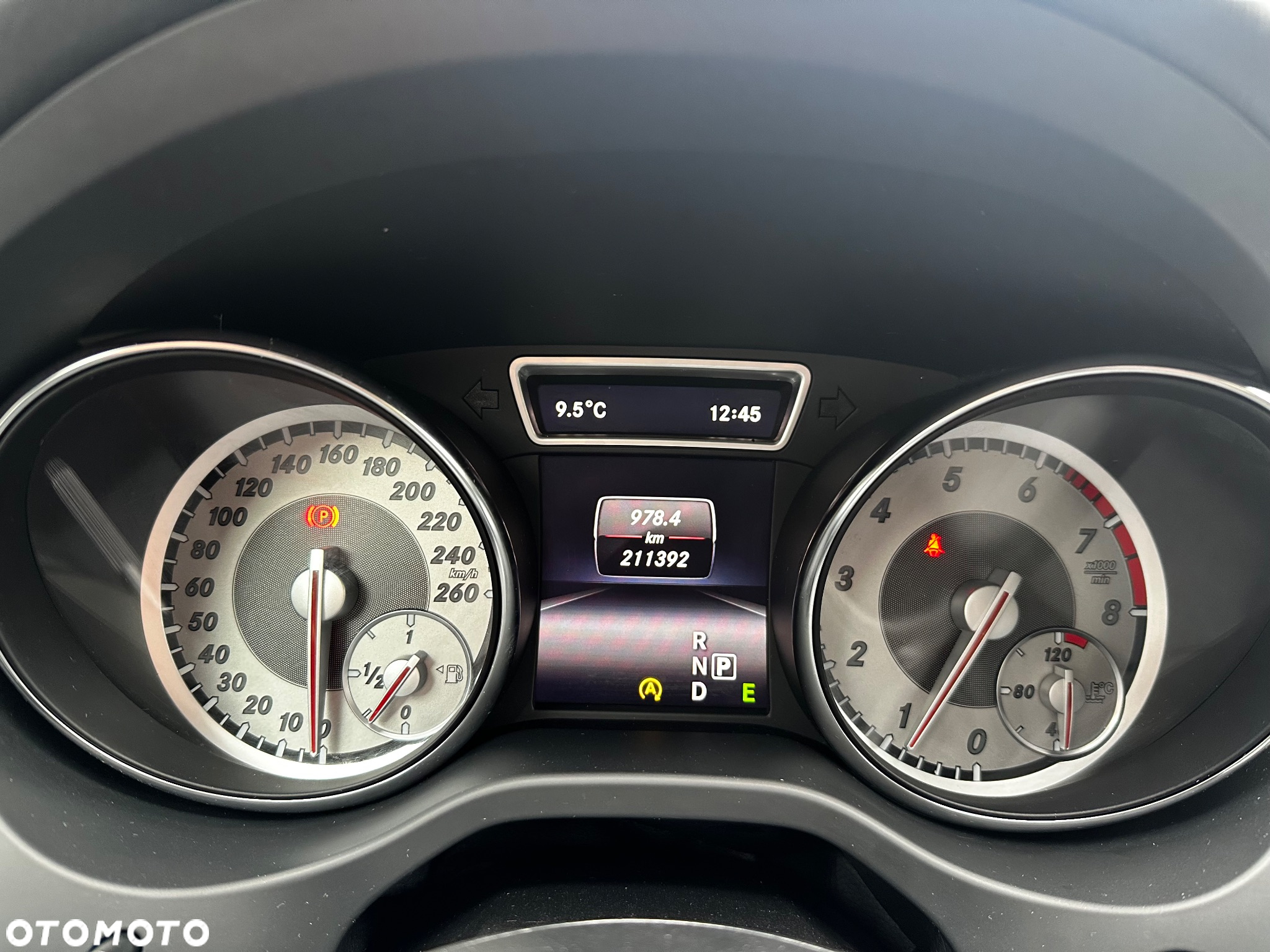 Mercedes-Benz GLA 180 7G-DCT - 25